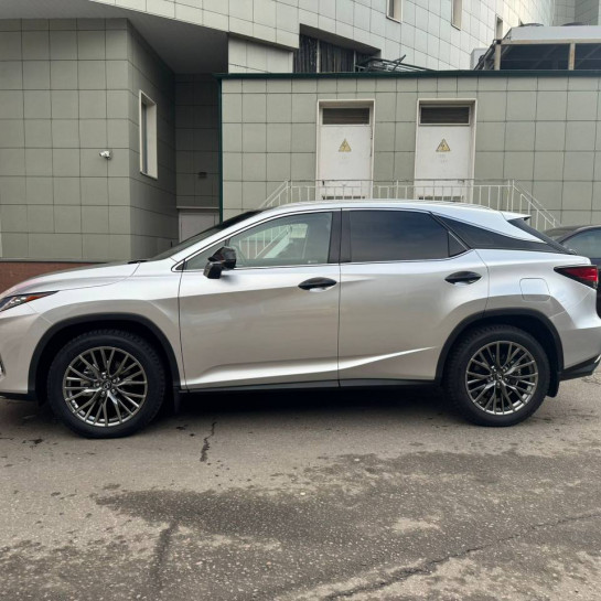 Оклейка Lexus защитным полиуретаном Sunmax цвета 44 Metal Gray PPF