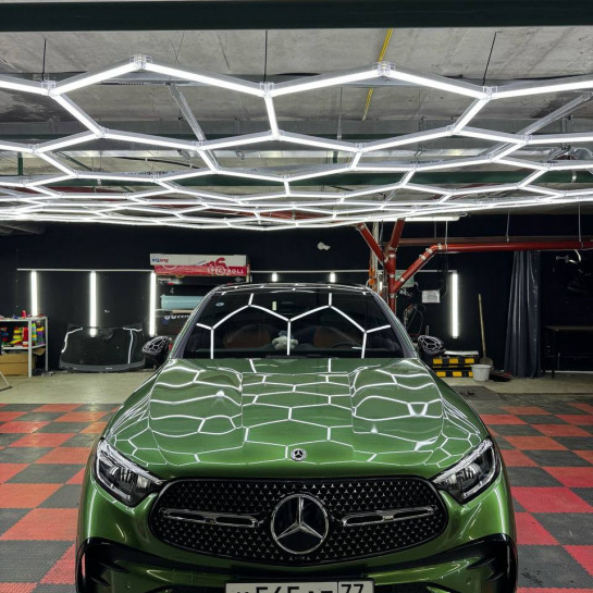 Оклейка Mercedes полиуретаном для защиты кузова Sunmax цвет 3 Dark Green Pearl PPF