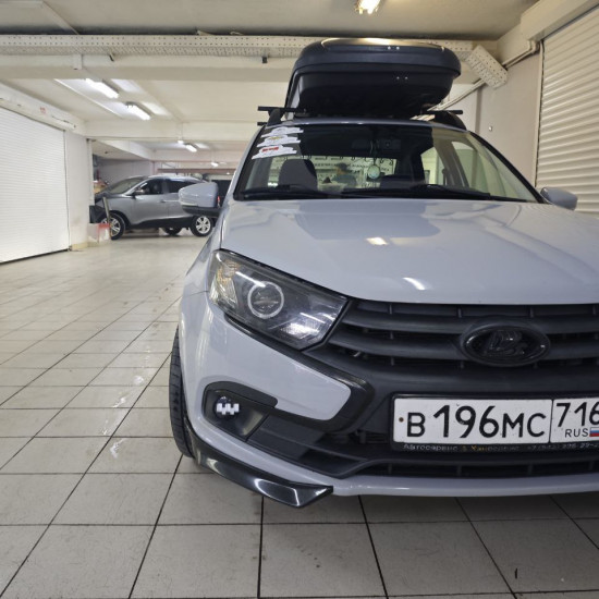 Оклейка Lada цветной виниловой пленкой Sunmax 281 Gloss Nardo Grey