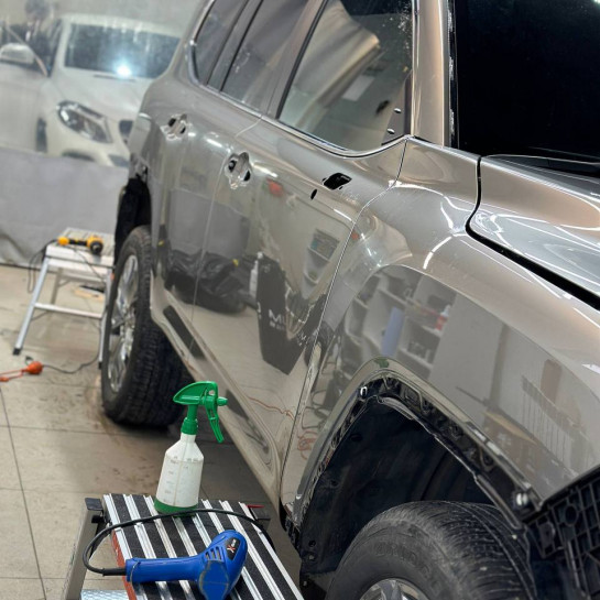 Оклейка Toyota полиуретаном Sunmax цвета 23 Silver Pearl PPF