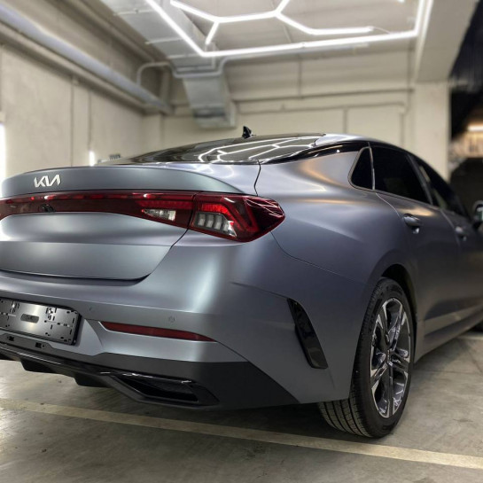 Оклейка Kia полиуретановой пленкой Sunmax 24 Gray Matt PPF