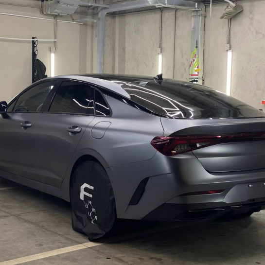 Оклейка Kia полиуретановой пленкой Sunmax 24 Gray Matt PPF