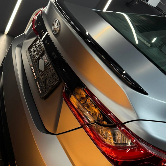 Оклейка кузова Toyota полиуретаном Sunmax 24 Gray Matt PPF