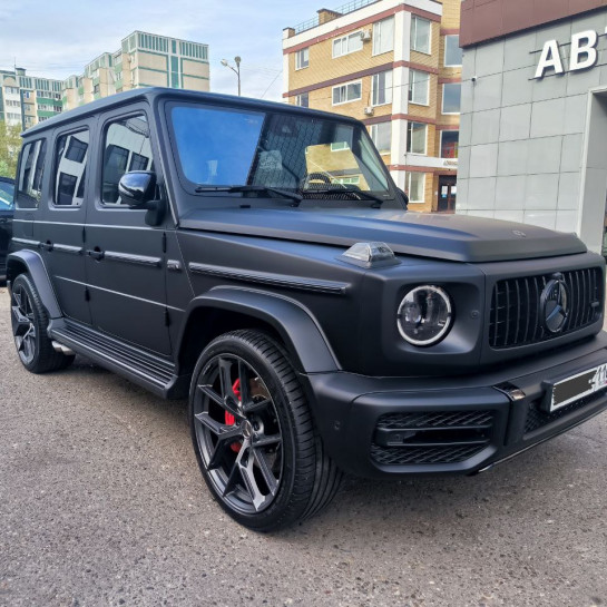 Оклейка Mercedes цветной полиуретановой пленкой Sunmax 135 Matt Metal Extreme Black PPF 
