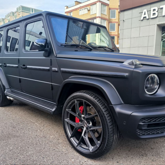 Оклейка Mercedes цветной полиуретановой пленкой Sunmax 135 Matt Metal Extreme Black PPF 