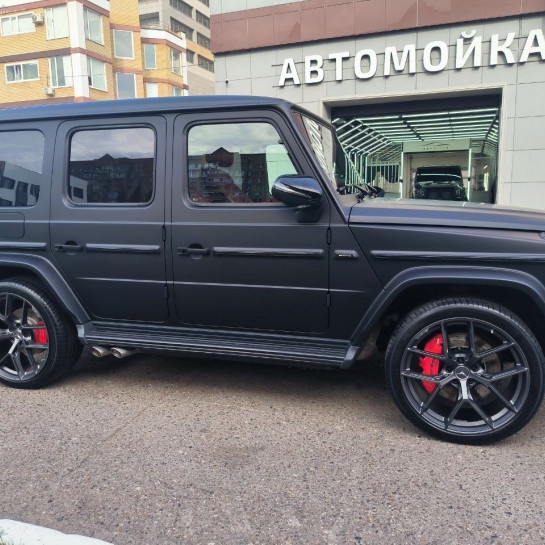 Оклейка Mercedes цветной полиуретановой пленкой Sunmax 135 Matt Metal Extreme Black PPF 