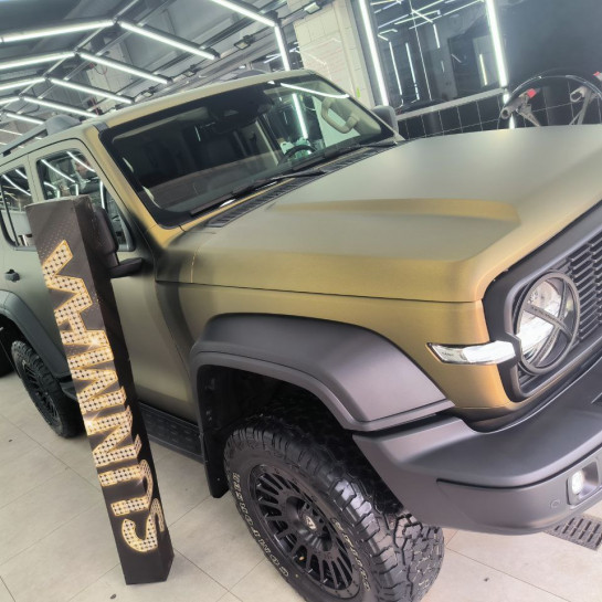 Оклейка Tank полиуретаном Sunmax цвета 123 Matt Metal Gold Brown PPF