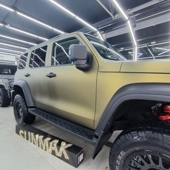 Оклейка Tank полиуретаном Sunmax цвета 123 Matt Metal Gold Brown PPF