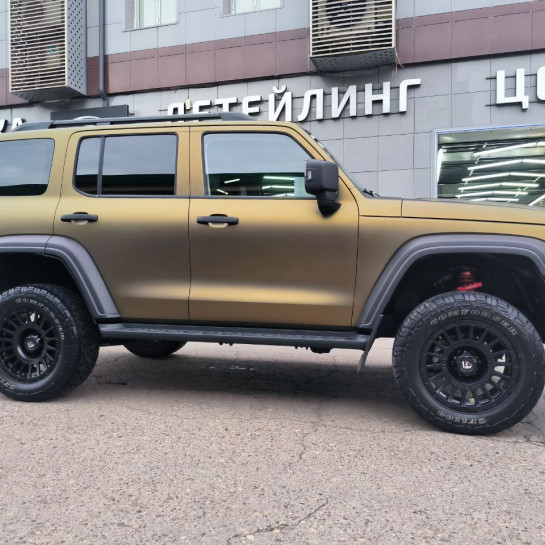 Оклейка Tank полиуретаном Sunmax цвета 123 Matt Metal Gold Brown PPF