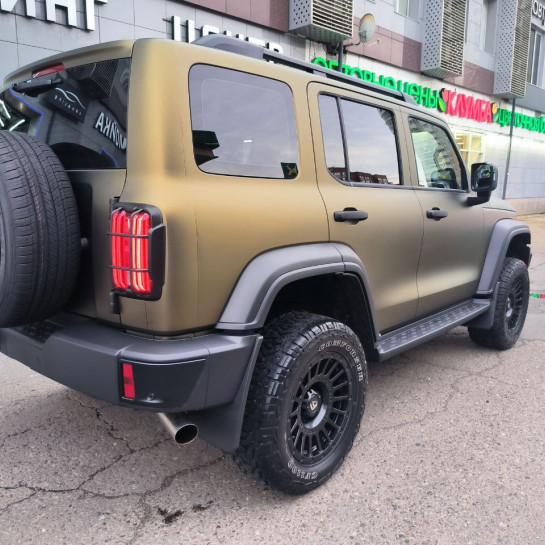 Оклейка Tank полиуретаном Sunmax цвета 123 Matt Metal Gold Brown PPF