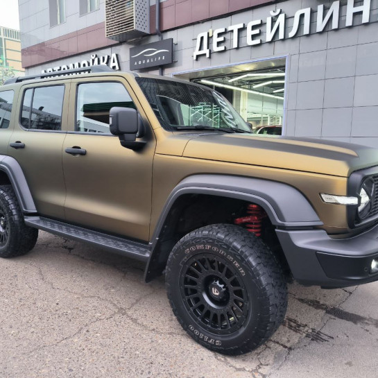 Оклейка Tank полиуретаном Sunmax цвета 123 Matt Metal Gold Brown PPF