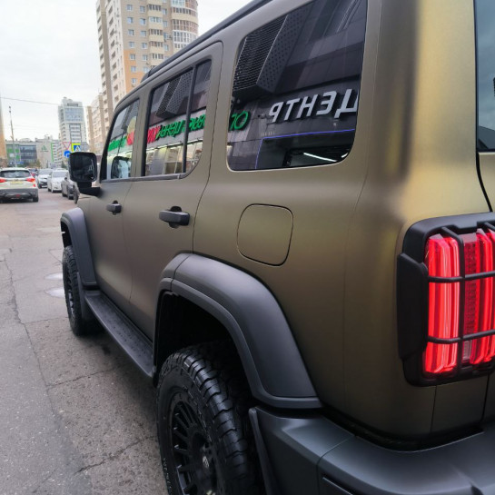 Оклейка Tank полиуретаном Sunmax цвета 123 Matt Metal Gold Brown PPF