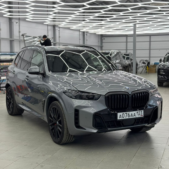 Оклейка BMW полиуретаном Sunmax цвета 23 Silver Pearl PPF