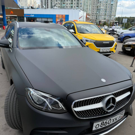Оклейка Mercedes полиуретаном Sunmax 135 Matt Metal Extreme Black PPF 