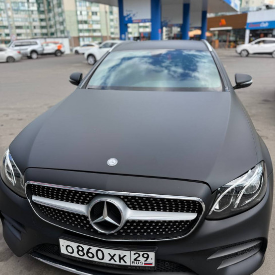 Оклейка кузова Mercedes полиуретаном Sunmax цвета 135 Matt Metal Extreme Black PPF 