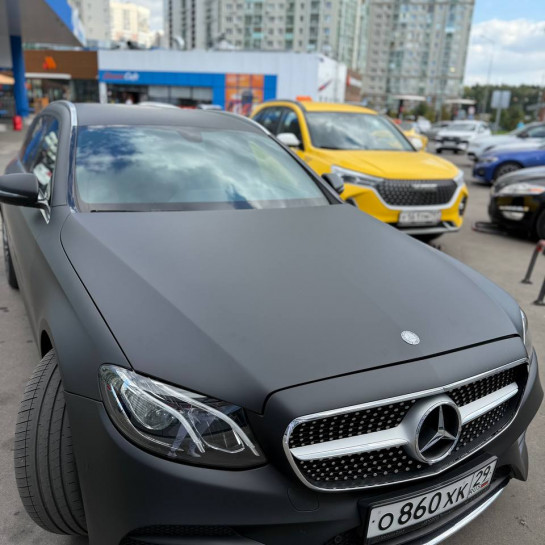 Оклейка кузова Mercedes полиуретаном Sunmax цвета 135 Matt Metal Extreme Black PPF 