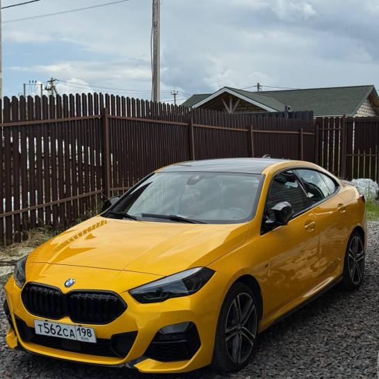 Оклейка BMW защитным полиуретаном Sunmax оттенка 7 Maple Yellow Gloss PPF