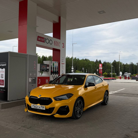 Оклейка BMW защитным полиуретаном Sunmax оттенка 7 Maple Yellow Gloss PPF
