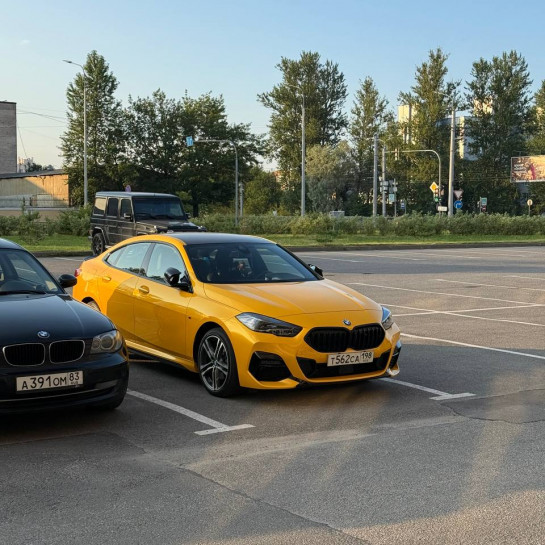 Оклейка BMW защитным полиуретаном Sunmax оттенка 7 Maple Yellow Gloss PPF