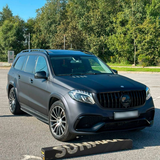 Оклейка Mercedes полиуретановой пленкой Sunmax 108 Matt Metal Black Blue PPF 