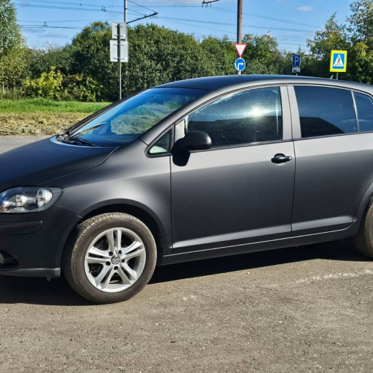 Оклейка Volkswagen полиуретановой пленкой Sunmax 135 Matt Metal Extreme Black PPF