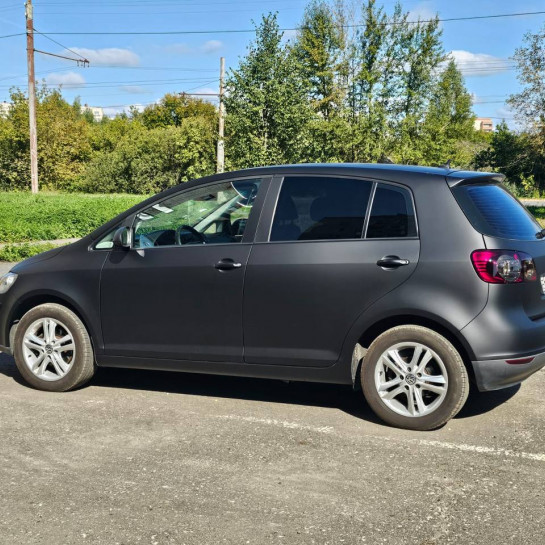 Оклейка Volkswagen полиуретановой пленкой Sunmax 135 Matt Metal Extreme Black PPF