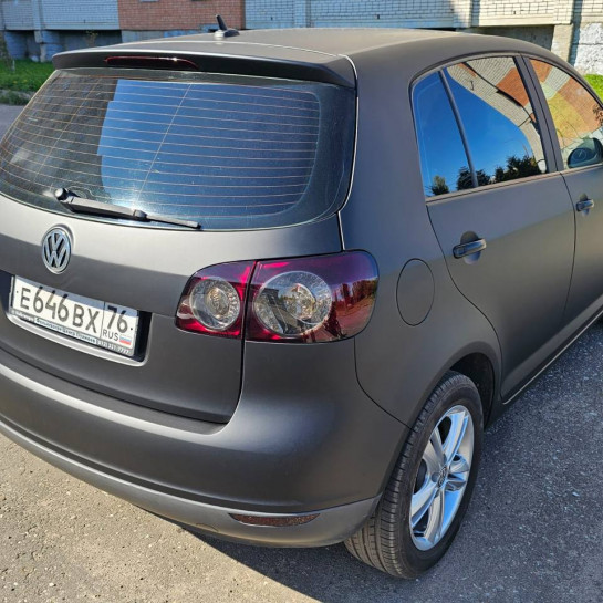 Оклейка Volkswagen полиуретановой пленкой Sunmax 135 Matt Metal Extreme Black PPF