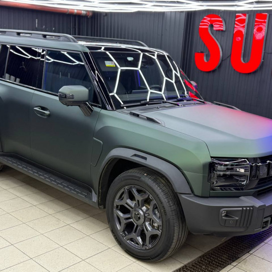 Оклейка Jetour полиуретановой пленкой Sunmax 135 Matt Metal Blackish Green PPF
