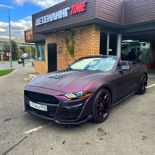 Оклейка Ford Mustang цветным полиуретаном Sunmax 111 Matt Metal Black Purple PPF