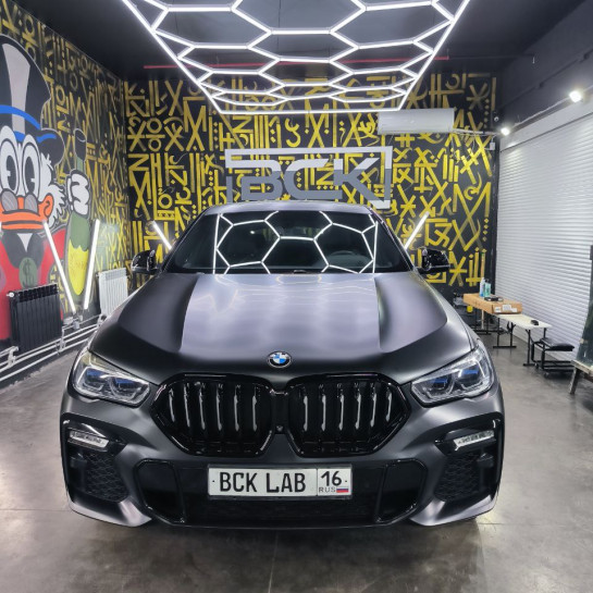 Оклейка BMW цветным полиуретаном Sunmax 26 Black Matt PPF