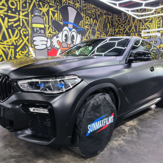 Оклейка BMW цветным полиуретаном Sunmax 26 Black Matt PPF