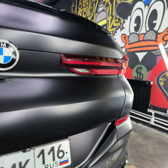 Оклейка BMW цветным полиуретаном Sunmax 26 Black Matt PPF