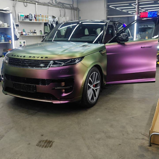 Оклейка Range Rover пленкой из полиуретана Sunmax 33 Purple Haze Matt PPF