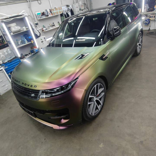 Оклейка Range Rover пленкой из полиуретана Sunmax 33 Purple Haze Matt PPF