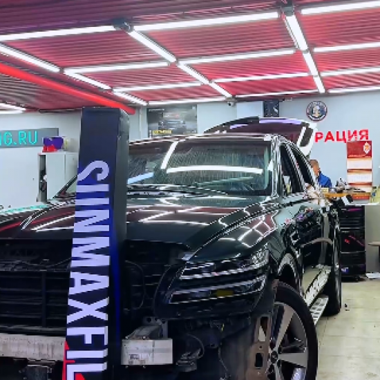 Оклейка Hyundai Genesis полиуретаном Sunmax 55 Tesla Forest Green