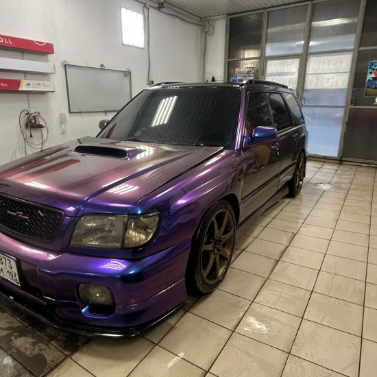 Оклейка Subaru Forester полиуретаном Sunmax 30 Green Blue PPF