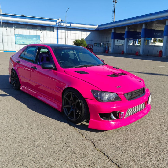 Оклейка Toyota Altezza полиуретаном Sunmax 42 Pink Glossy PPF