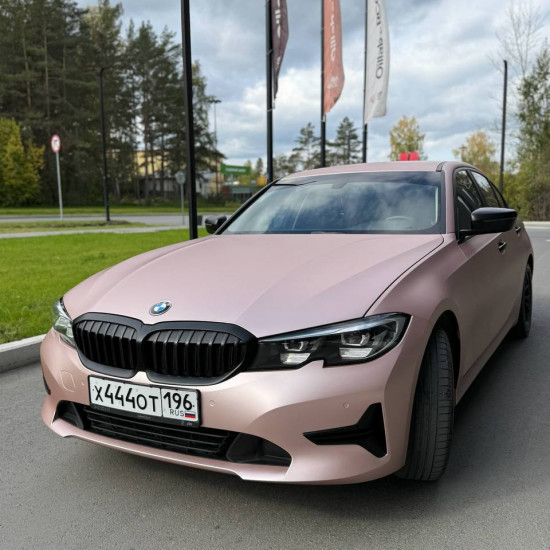 Оклейка BMW полиуретаном Sunmax 124 Matt Metal Rose Gold PPF