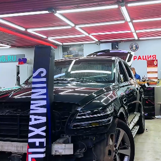 Оклейка Hyundai Genesis полиуретановой пленкой Sunmax 55 Tesla Forest Green