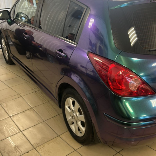 Оклейка кузова Nissan цыетным полиуретаном Sunmax 29 Green Purple PPF