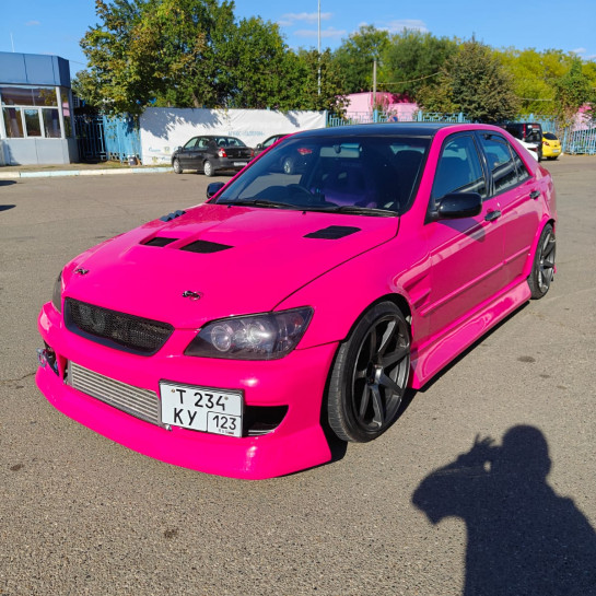 Оклейка кузова Toyota Altezza пленкой из полиуретана Sunmax 42 Pink Glossy PPF