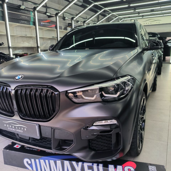 Оклейка автомобиля BMW полиуретановой пленкой Sunmax 26 Black Matt PPF