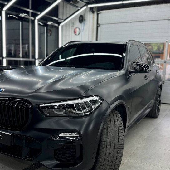 Оклейка BMW цветной полиуретановой пленкой Sunmax 26 Black Matt PPF