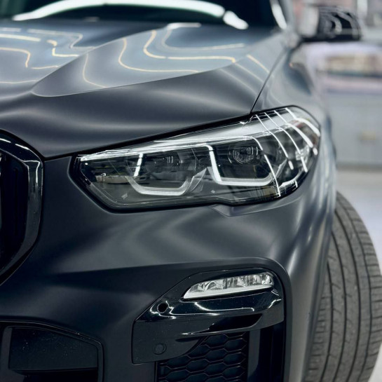 Оклейка BMW цветной полиуретановой пленкой Sunmax 26 Black Matt PPF