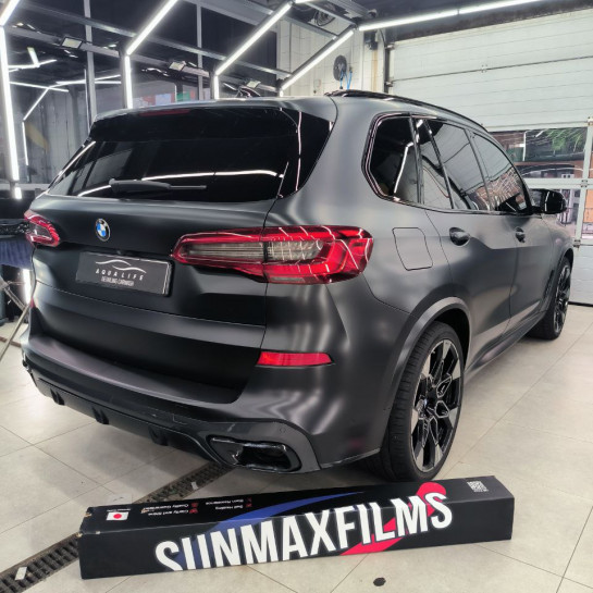 Оклейка BMW цветной полиуретановой пленкой Sunmax 26 Black Matt PPF