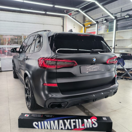Оклейка BMW цветной полиуретановой пленкой Sunmax 26 Black Matt PPF