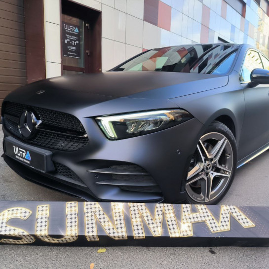 Оклейка Mercedes цветным полиуретаном Sunmax 108 Matt Metal Black Blue PPF