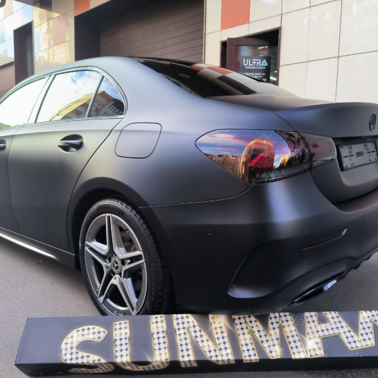 Оклейка Mercedes цветным полиуретаном Sunmax 108 Matt Metal Black Blue PPF