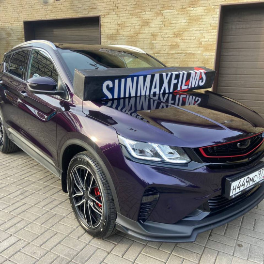 Оклейка Geely цветной полиуретановой пленкой Sunmax 20 Purple Pearl PPF