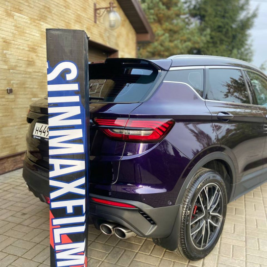 Оклейка Geely цветной полиуретановой пленкой Sunmax 20 Purple Pearl PPF